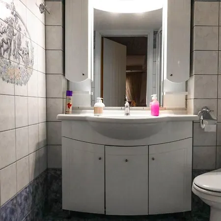2 Bedroom Holiday Flat, Renovated, In The Centre * Asproválta