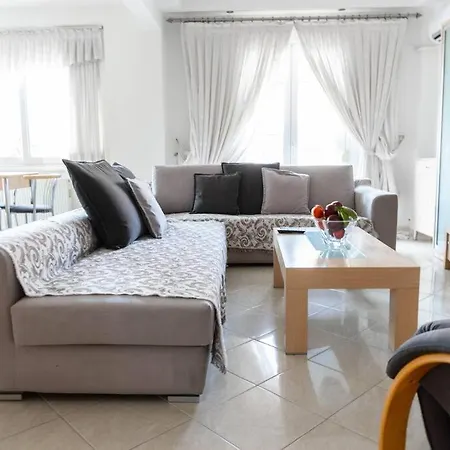 2 Bedroom Holiday Flat, Renovated, In The Centre Lejlighed
