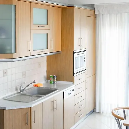 2 Bedroom Holiday Flat, Renovated, In The Centre * Asproválta
