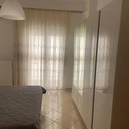 2 Bedroom Holiday Flat, Renovated, In The Centre