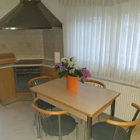 2 Bedroom Holiday Flat, Renovated, In The Centre Apartment