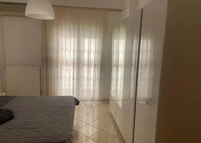 2 Bedroom Holiday Flat, Renovated, In The Centre