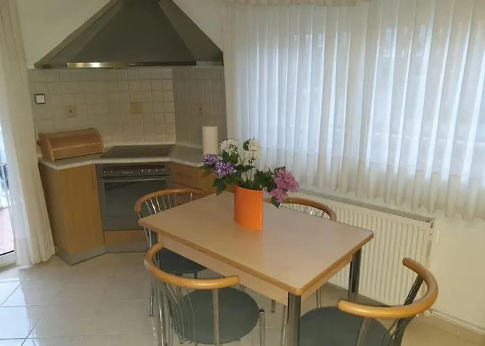 2 Bedroom Holiday Flat, Renovated, In The Centre Apartament